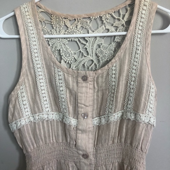 💖5/$25 Light pink/ ivory semi sheer striped button up top - Picture 2 of 6